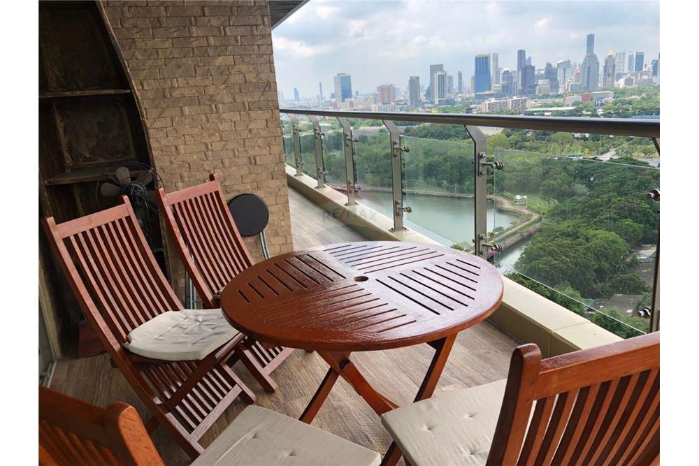 The Lakes condo for Sale